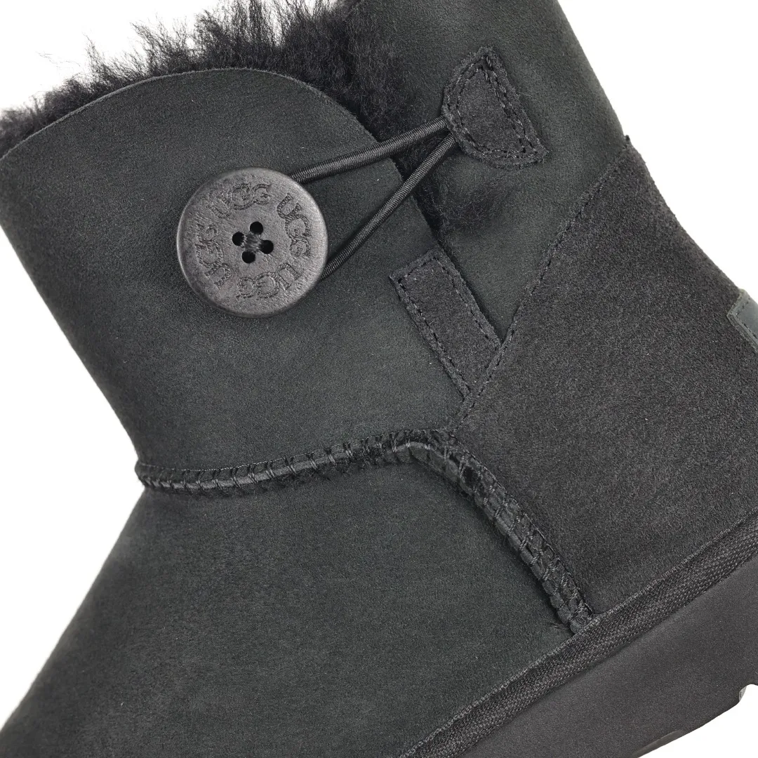 Pick up locally 💰560 Core recommended good price It is a very suitable choice for home furnishings. In the new year, uug launched a series of styles, which are partial to the preferences of young consumers and have also moved to the forefront of fashion trends. Shoe body material: water-repellent coated suede upper, 17 mm UGGPURE™ implantable wool insole, lightweight non-slip and comfortable rubber outsole, with brand LOGO and trademark, with full packaging Size: 35 36 37 38 39 40